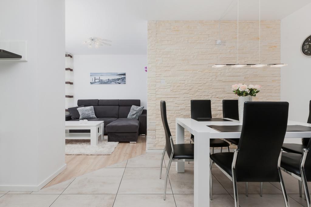 Riverside Apartment With Balcony By Noclegi Renters Świnoujście Extérieur photo