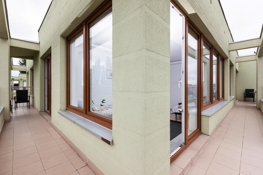 Riverside Apartment With Balcony By Noclegi Renters Świnoujście Extérieur photo